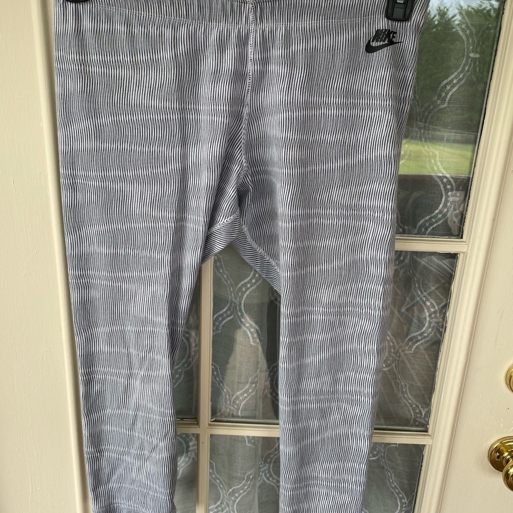 Nike Cropped Gray Striped Joggers